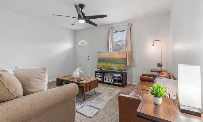 Sherwood House | 3BR Stylish Home