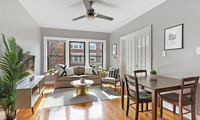 Lake View East Apartment | 3BR Sunny and Spacious Apartment near Restaurants - Stratford 2S rep