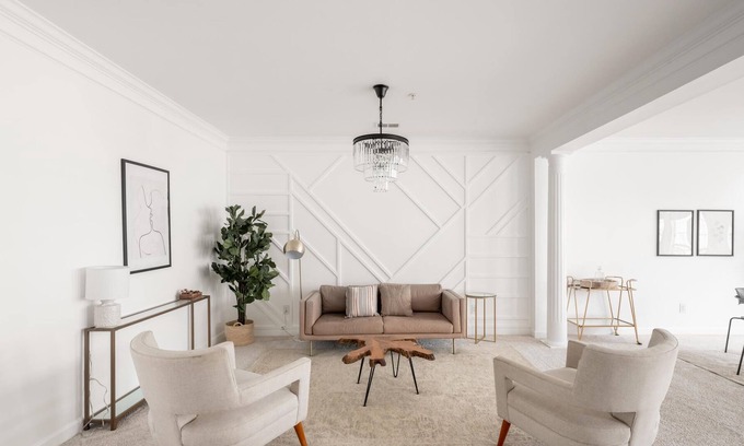 Alexandria House | 3BR Townhouse in Alexandria w/Parking
