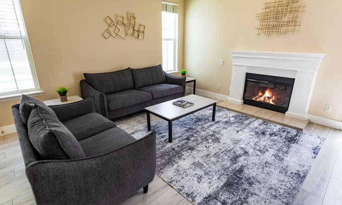 South Redondo House | 3BR Townhouse w/Patio, Games & Walk to the Beach!