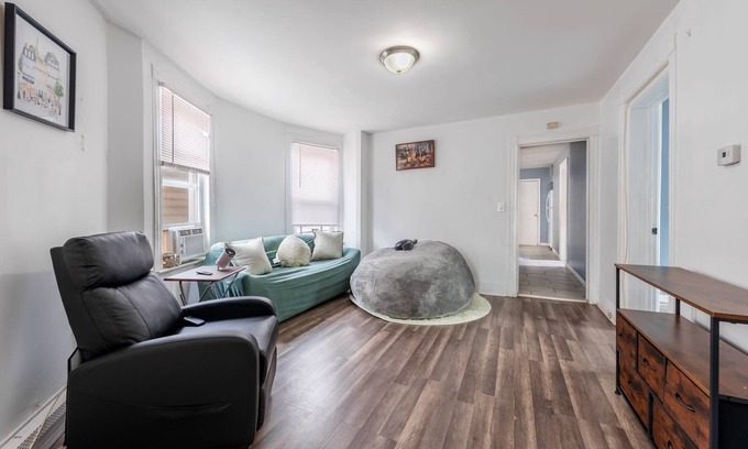 Forest Hill Apartment | 3BR Unit | Near Subway & Top Attractions