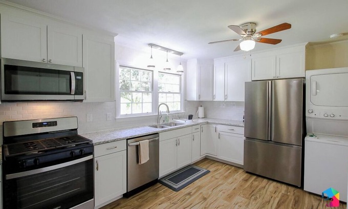 Windsor Forest House | 3BR Windsor Forest Home, Short Drive to Downtown