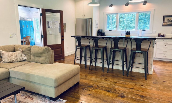 Starkville House | 3BR with 3 ensuite bath, 10 minutes to MSU/DTWN