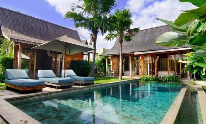 Kerobokan Villa | 3BR WOODEN VILLA SENSE OF RURAL BALI