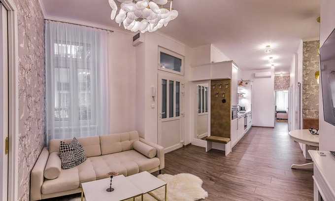 Erzsebetvaros Apartment | 3min from New York Cafe, 5min from Grand Synagogue! Deluxe condo with air con!