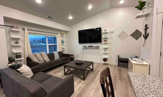 River Heights Condo | 3rd floor condo in Providencenn