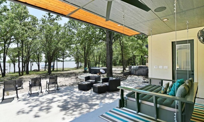 Quinlan House | 3rd NT. FREE Aug/Sept-Luxury Waterfront! Kayaks Hot Tub Dock