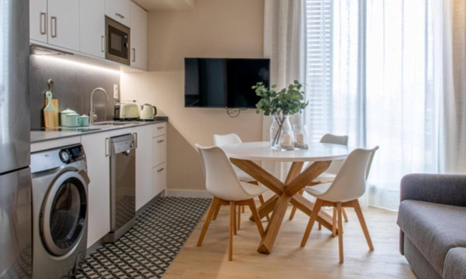 Collblanc y La Torrassa Apartment | 4.1 Stylish Duplex with wonderful terrace