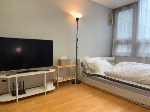 Yeoksam Apartment | 4-3025 #GangnamStation, 5mins #K-Pop #Yeoksam, 3mins #Neflix #K-food #Seoul