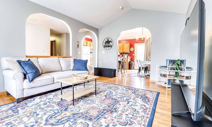Lincoln House | 4 bd 2.5b 8 guests | Game Room | Large Backyard