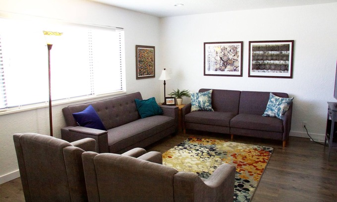 Hillcrest House | 4 bd 4ba house near University Mall