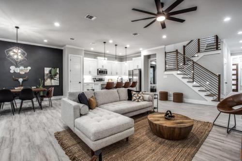 West Dallas House | 4 BD Victory Gardens Estate - Mins to Sites