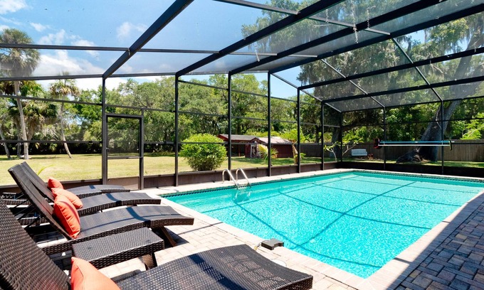 Palmetto House | 4 Bd w 3 King 4Ba 1.2acres htd salt pool private!