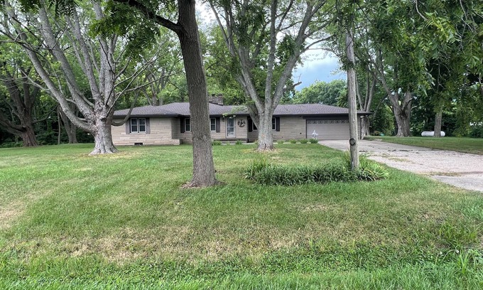 Morris House | 4 bdrm country house w hunting possibilities in Morris