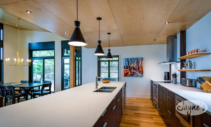 Algonquin Highlands Cottage | 4 bedroom, 2 bath, New Build! Modern! Kawagama Lake!