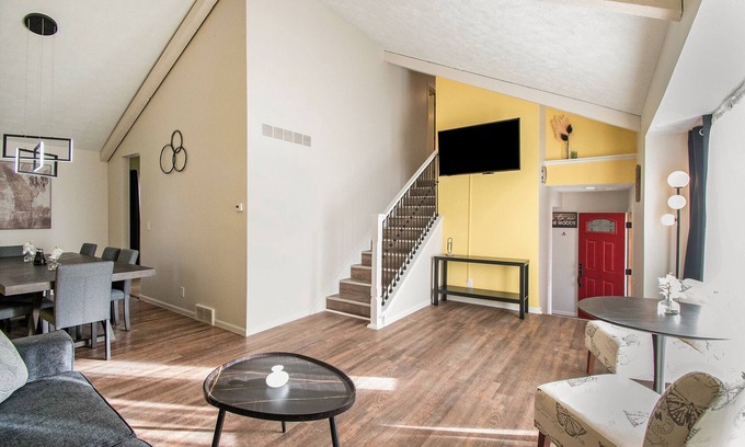 Millard House | 4 Bed; 2.5 Bath ; 940 Mbps ; Fenced Yard ; Grill