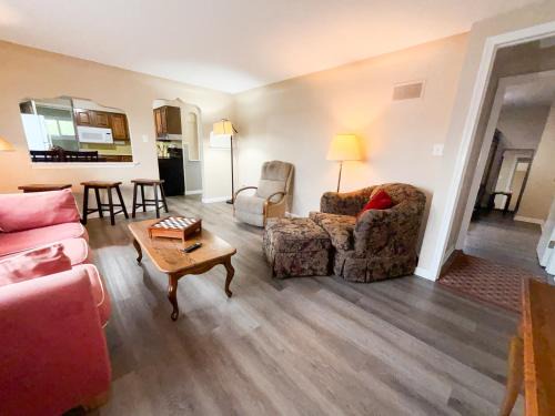 Anchor Bay Harbor Apartment | 4 Bed, 2 Bath, Upper Flat