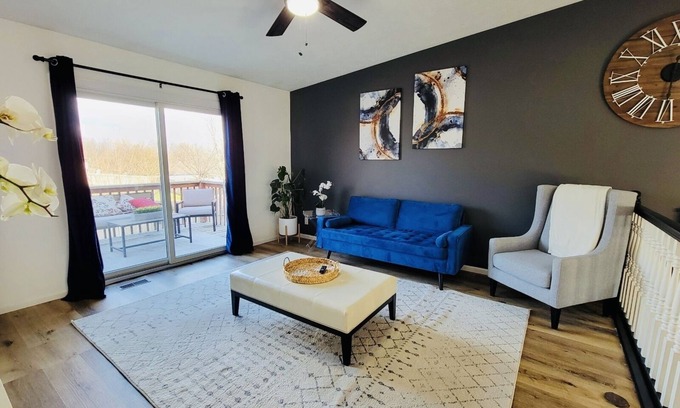 West Lincoln House | 4 bed 2bath 8 mins away from downtown, arena and stadium!