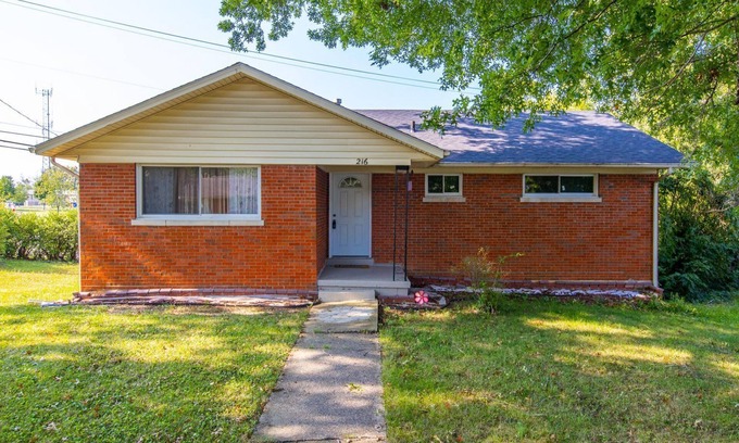 Winchester House | 4 Bed 3 bath clean , spacious all brick home , welcome families and work groups