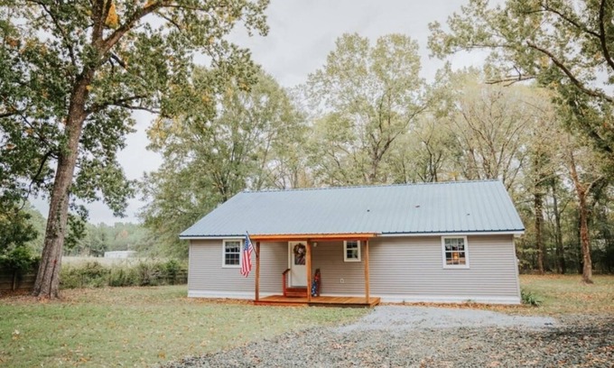 Negreet House | 4-bed/3-bath house 6 miles from Pendleton Bridge & Fisherman’s Galley Restaurant
