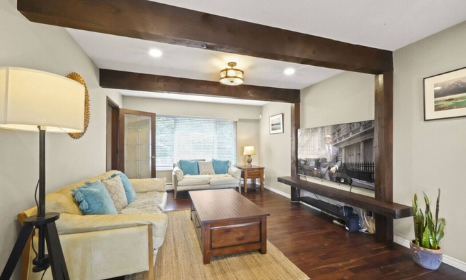 Burnaby House | 4+ bed/5 bath Mountain View Home by Deer Lake