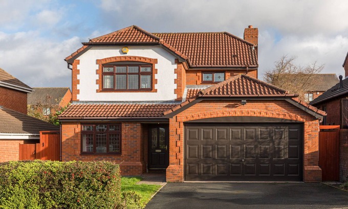 Tamworth House | 4 Bed detached drayton mnr/nec,snowdome,bhx,Tamwor