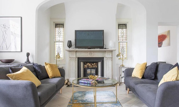 Ealing Apartment | 4-Bed Flat in West London Sleeps 8 8 min to Tube