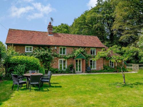 New Forest District House | 4 Bed in Redlynch 82799