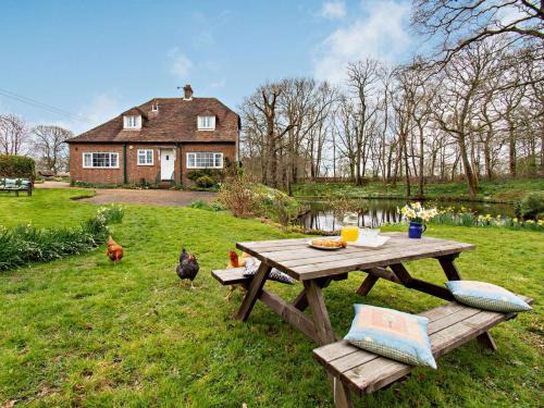 Uckfield House | 4 Bed in Uckfield BT021