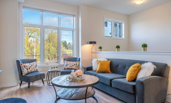 Richmond Hill House | 4 Bed Room Cozy Getaway in Richmond Hill