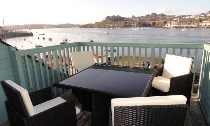 Plymouth House | 4 bed spacious modern townhouse with spectacular views over the River Tamar.