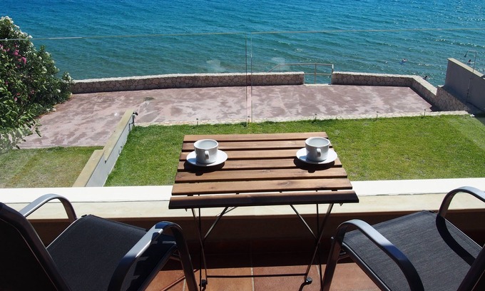 Ag. Georgios House | 4 bedroom house for 8 guests with seaview and direct access to the beach.