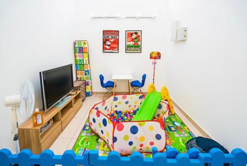 Bukit Indah 2 House | 4-Bedrm ensuite family friendly house near Aeon Bukit Indah