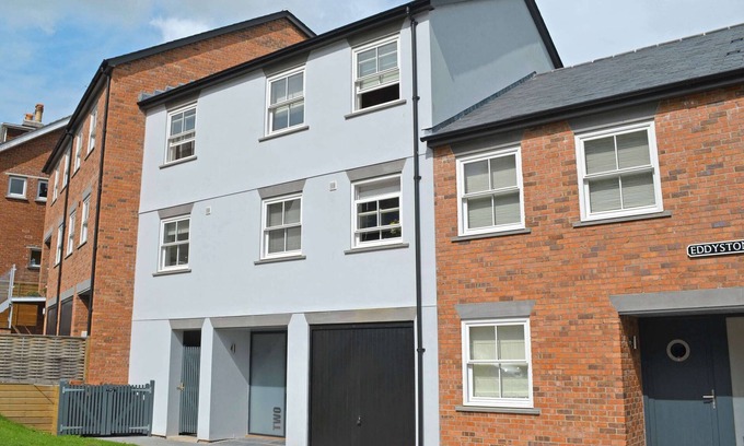Salcombe Cottage | 4 bedroom accommodation in Coronation Road