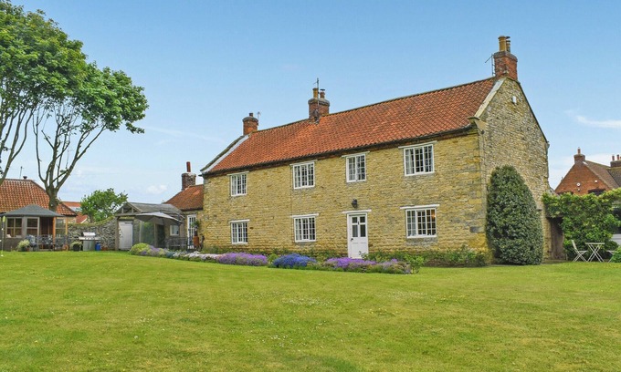 Scarborough Cottage | 4 bedroom accommodation in Irton, near Cayton Bay