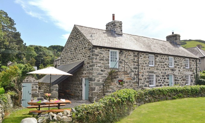 Llwyngwril Cottage | 4 bedroom accommodation in Llwyngwril, near Aberdovey