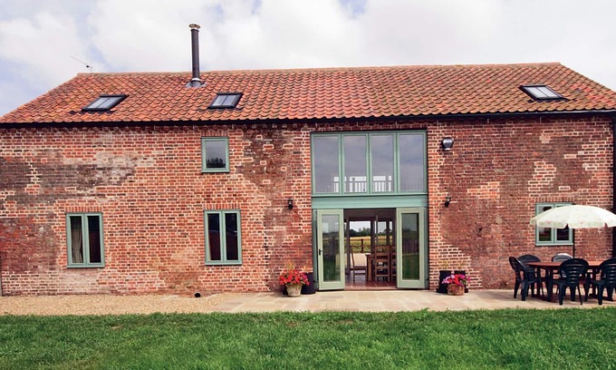 Beccles Cottage | 4 bedroom accommodation in North Cove, Beccles