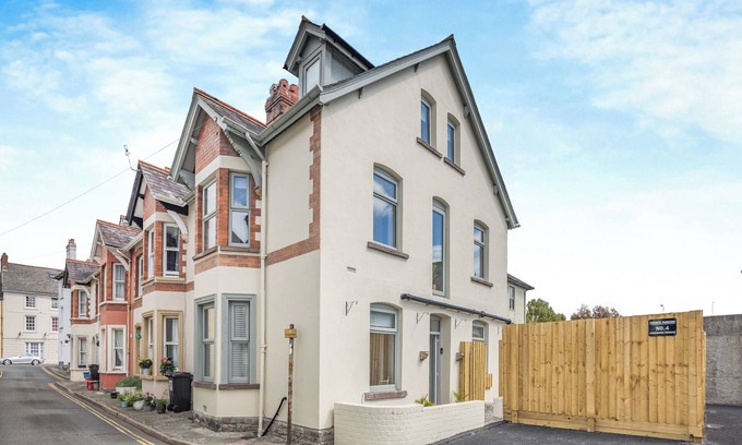 Brecon Cottage | 4 bedroom accommodation in Brecon