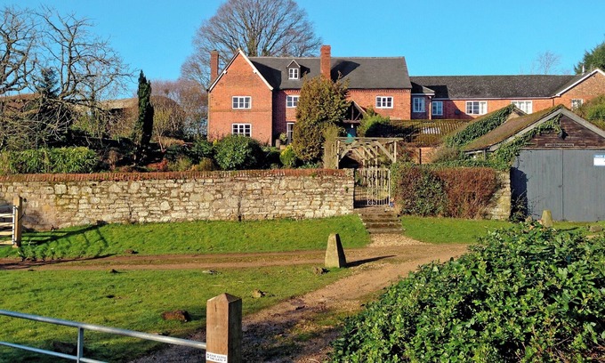 Newent Cottage | 4 bedroom accommodation in Newent