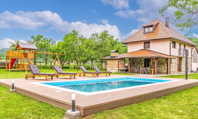 Otocac House | 4 bedroom amazing home in Otocac
