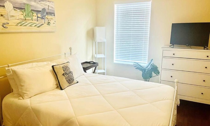 Tampa House | 4- Bedroom Bucs House in the Heart of Tampa Bay