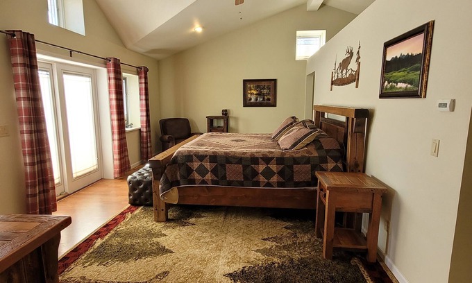 Meeteetse Cabin | 4-bedroom cabin on the river in brilliant Meeteetse, Wyoming.