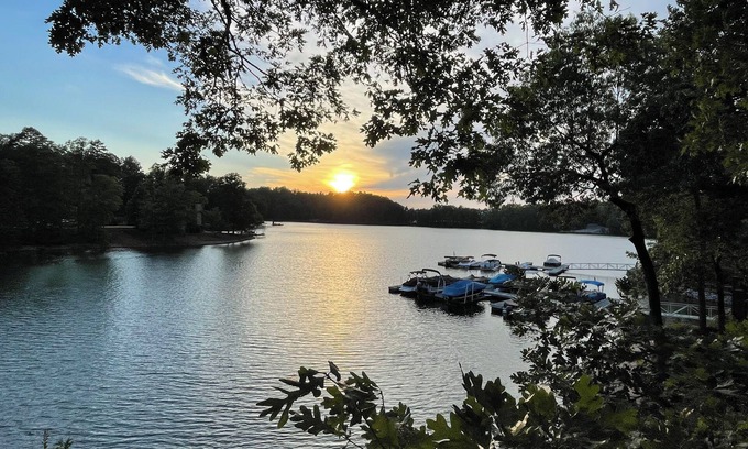 Six Mile Ski Chalet | 4-bedroom Chalet 9.4 Miles from Clemson