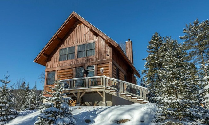 Lac Superieur Village Ski Chalet | 4-Bedroom Chalet Fraternite in Lac-Superieur Tremblant