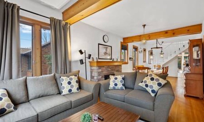 Port Credit House | 4 Bedroom Charm in Port Credit
