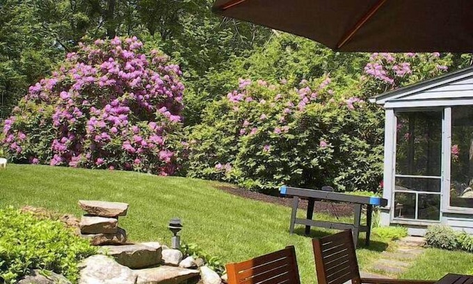 Madison House | 4 Bedroom Colonial w/In Ground pool South Madison CT: 74 Hull Rd