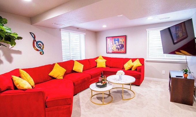Highlands Ranch House | 4-Bedroom Comfort Near It All Fire Pit & More!