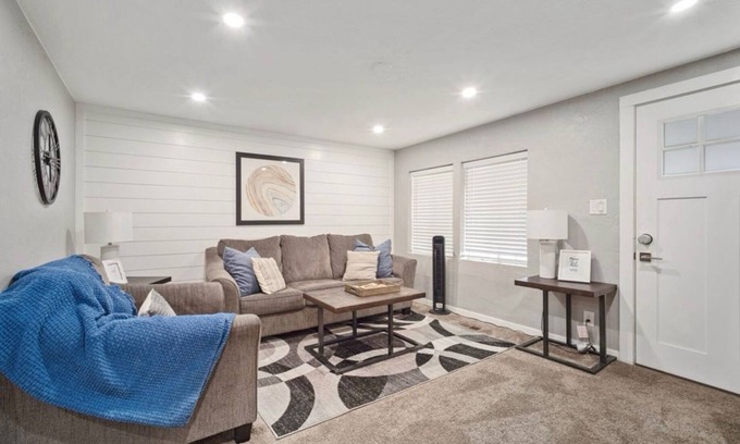 Fairpark House | 4 Bedroom + Den, Family Friendly, 5 mins to City!