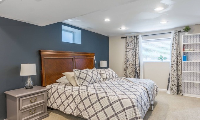 Overland Park House | 4-bedroom Family Home in Overland Park with Jungle Gym