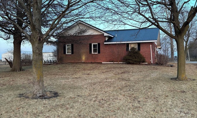 Gibson City House | 4 bedroom farmhouse in Gibson City